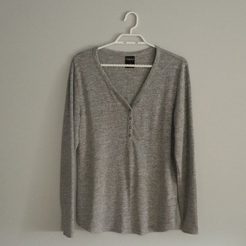 Far West Women's Large Grey V-Neck Buttoned‎ Long Sleeve Stretch Lounge Top